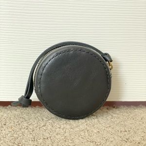 *New with tags* Madewell Earbud Circle Pouch in Leather